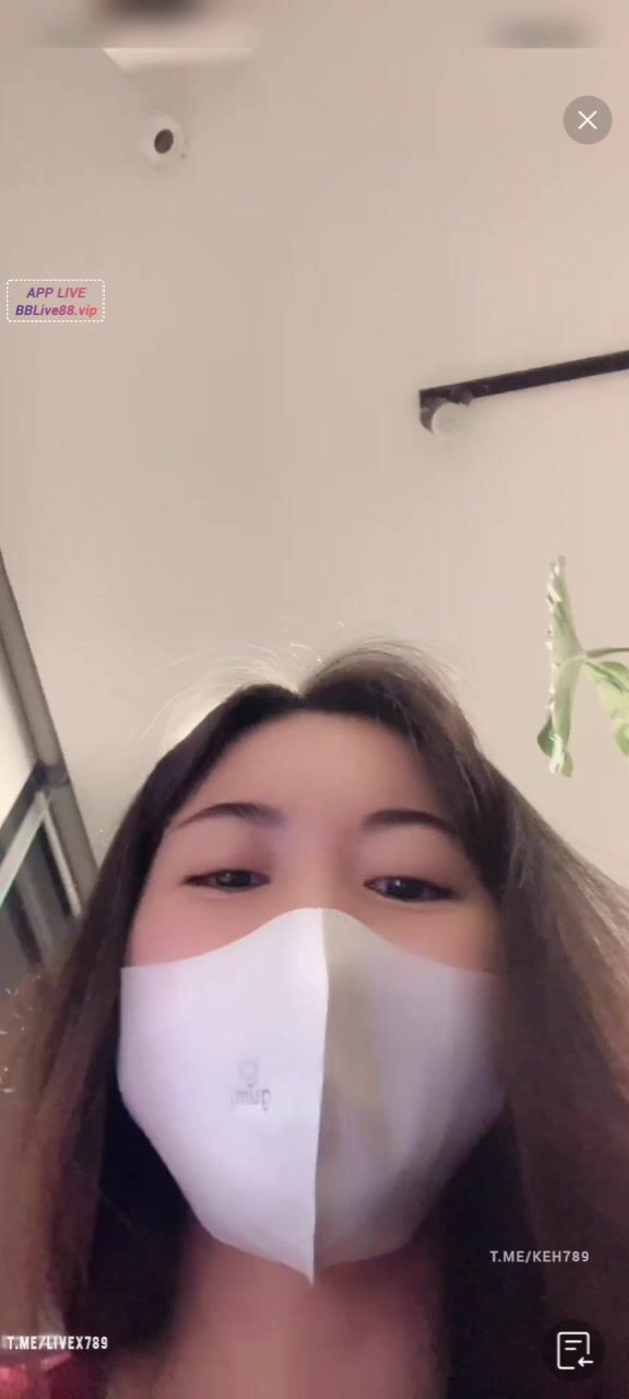 Dâm nữ Việt xinh cực dâm livetream ra quán cf k mặc quần lót show lồn múp public